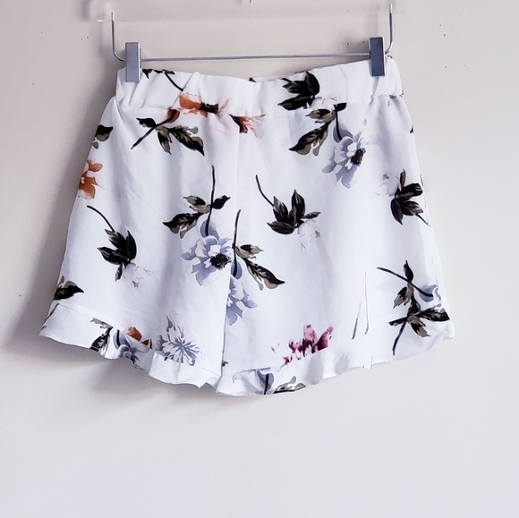 RE:NAMED Ruffled Floral Mini Shorts Size Large - Picture 3 of 7